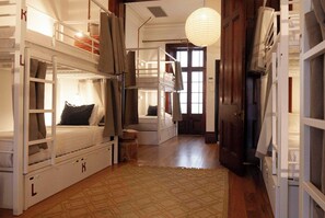 Iron/ironing board, free WiFi, bed sheets - Little Drifter Surry Hills (Redfern)