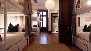 Fer et planche à repasser, Wi-Fi gratuit, draps fournis