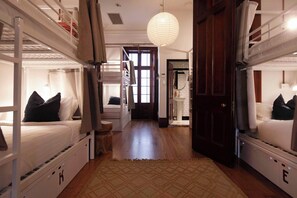 Strykejern/-brett, wi-fi (inkludert) og sengetøy