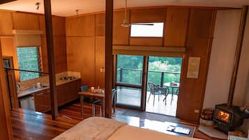 雪櫃、微波爐、爐具、特濃咖啡機