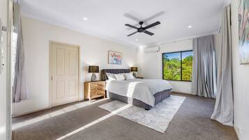 House | Egyptian cotton sheets, premium bedding, iron/ironing board, bed sheets