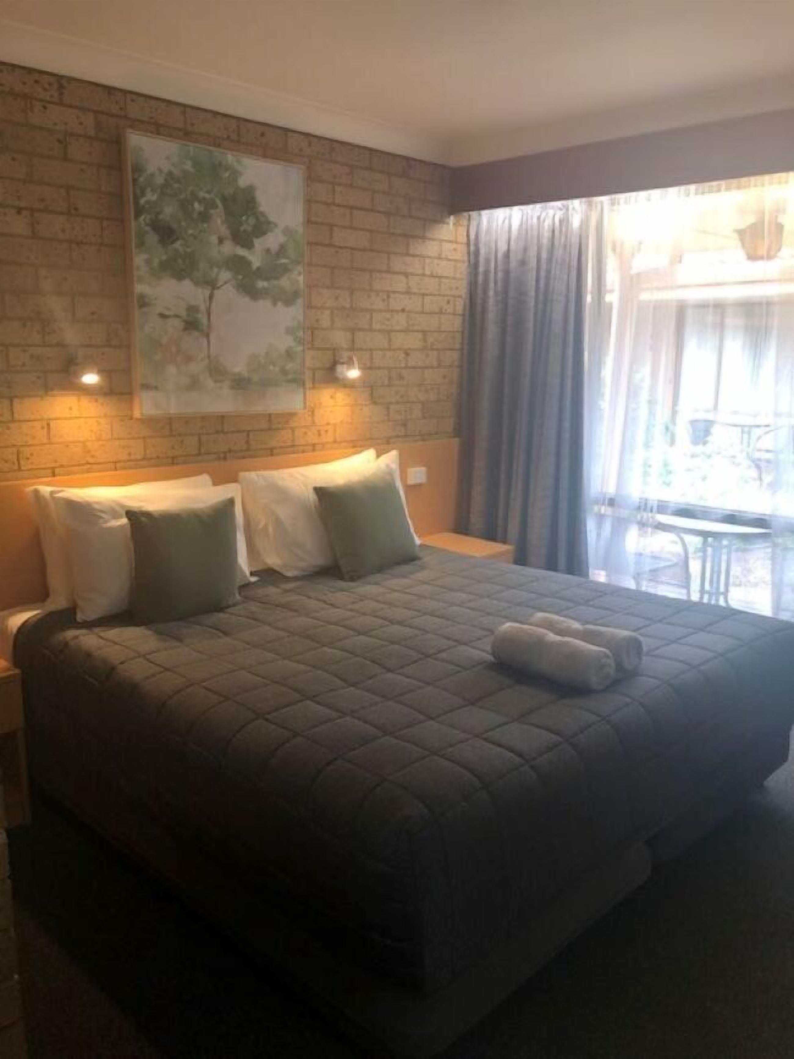 Habitación estándar, 1 cama de matrimonio grande | Minibar, cortinas opacas, tabla de planchar con plancha y wifi gratis