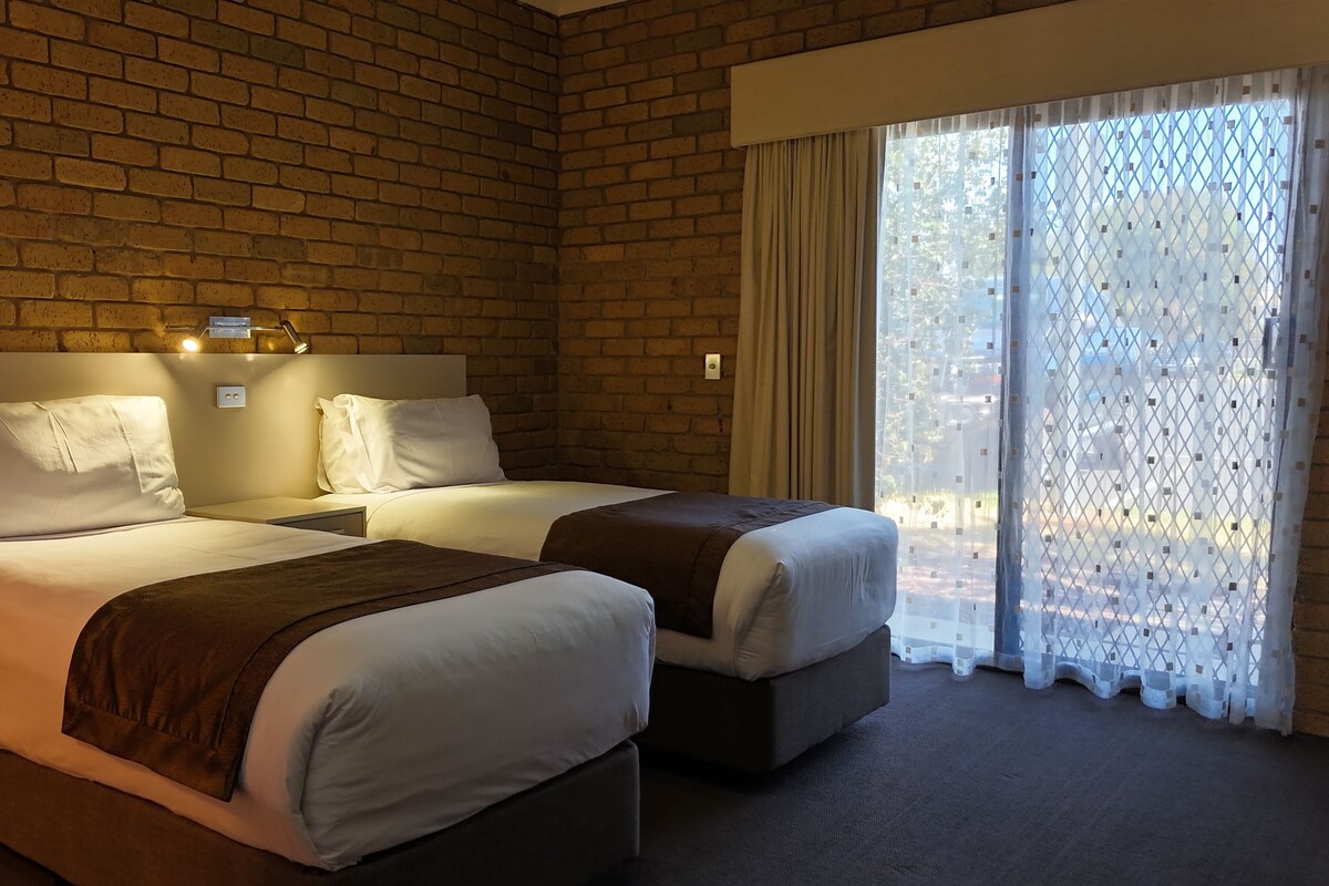 1 bedroom, in-room safe, iron/ironing board, free WiFi