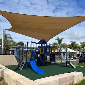 Área de juegos infantiles al aire libre