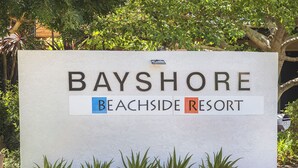 Segnaletica per il Bayshore Beachside Resort.