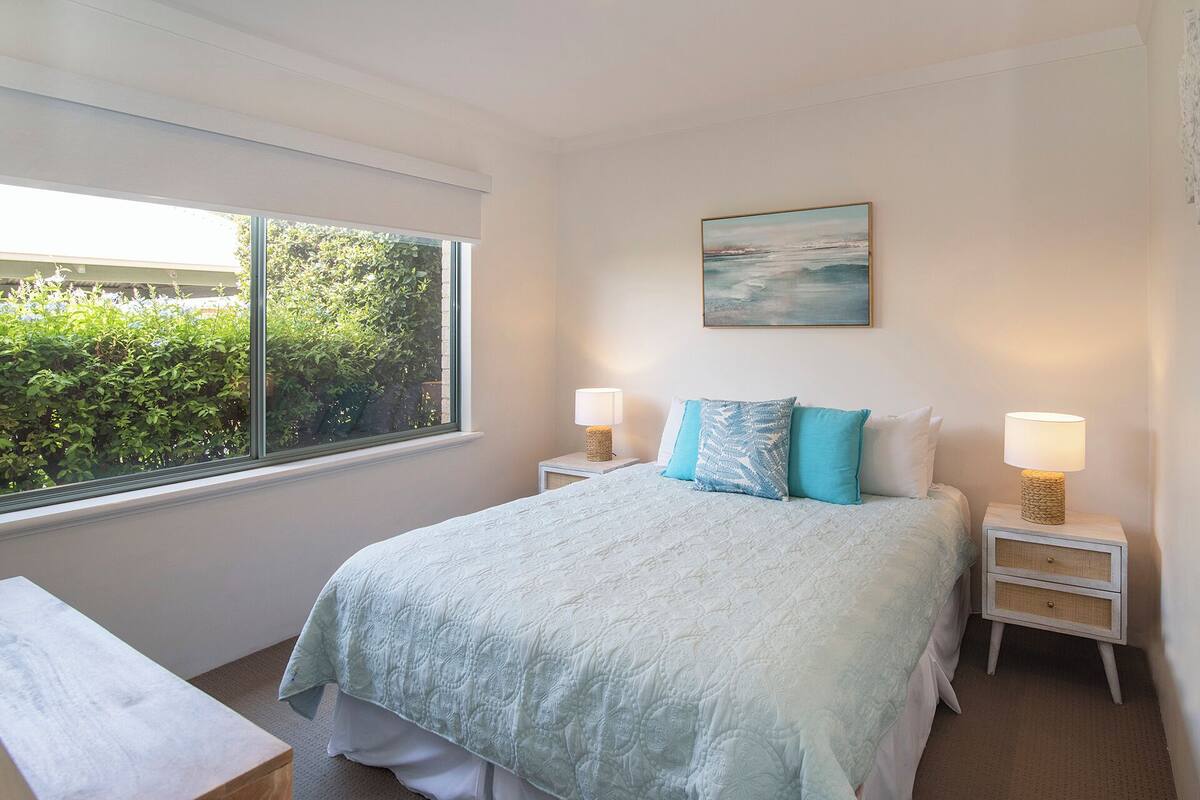 Iron/ironing board, WiFi (free), bed sheets