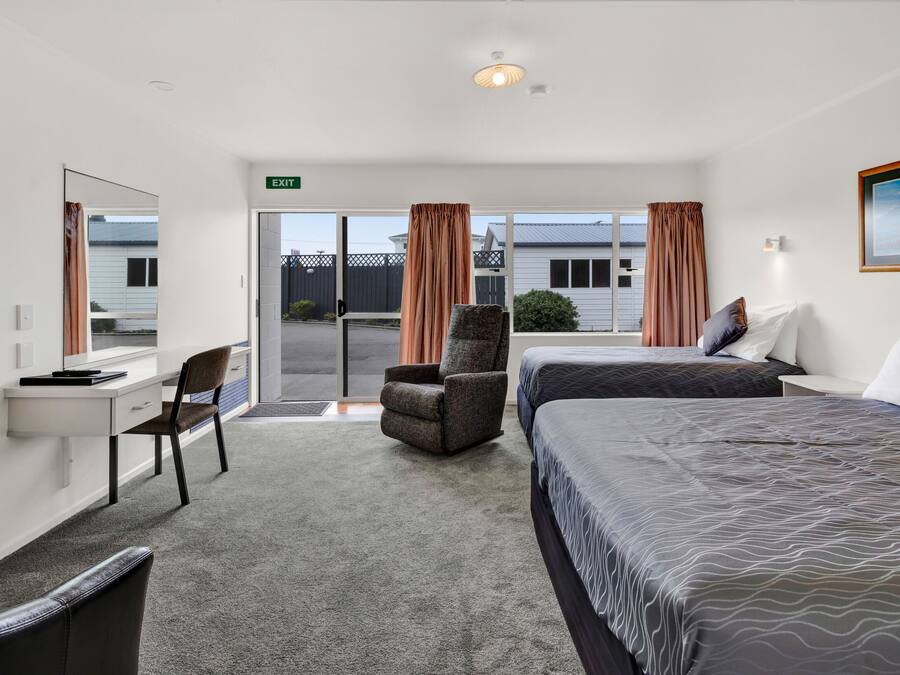 Twin Room | Desk, iron/ironing board, free WiFi, bed sheets