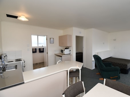 Frigobar, microondas, tetera/pava eléctrica, tostadora