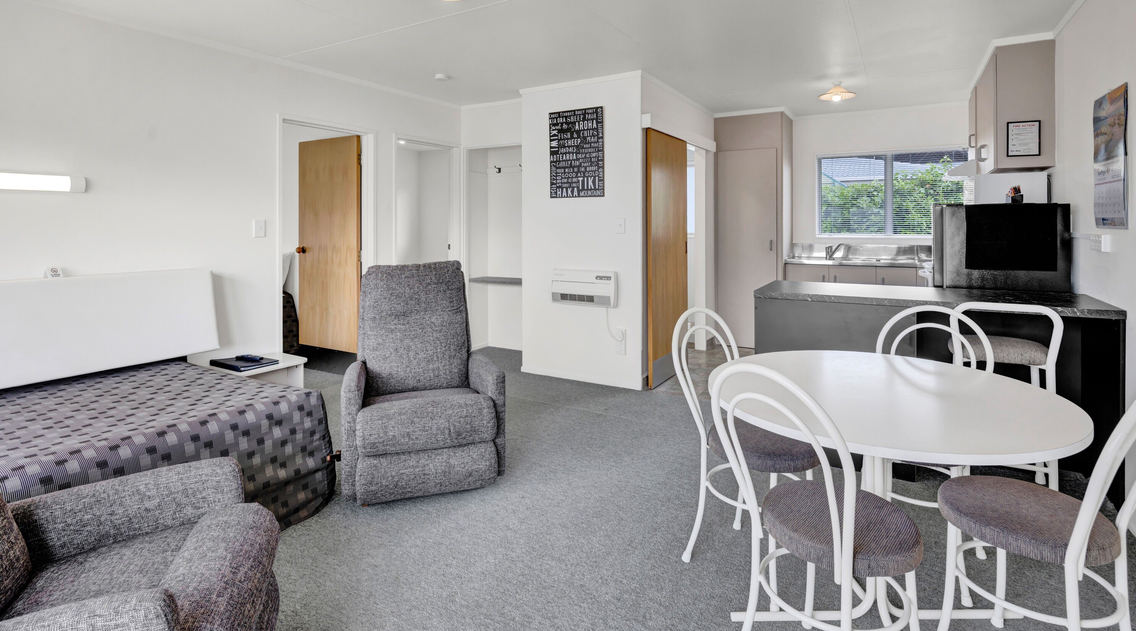 2 Bedroom Unit | 書桌、熨斗/熨衫板、免費 Wi-Fi、床單