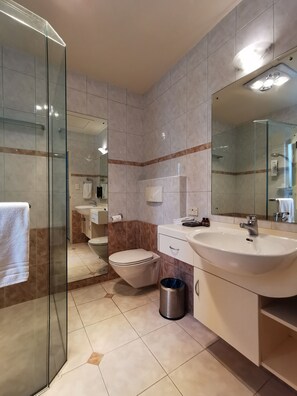 標準公寓, 非吸煙房, 廚房 (1 bedroom Apart /Shower) | 浴室 | 吹風機、毛巾、肥皂、洗髮精
