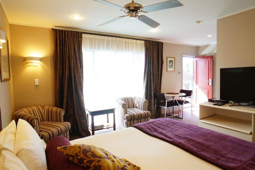 Cornwall Park Motor Inn