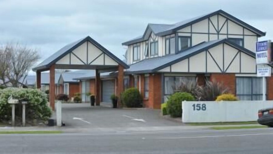 Tudor Lodge Motel