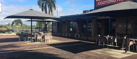 Vista frontal de la propiedad