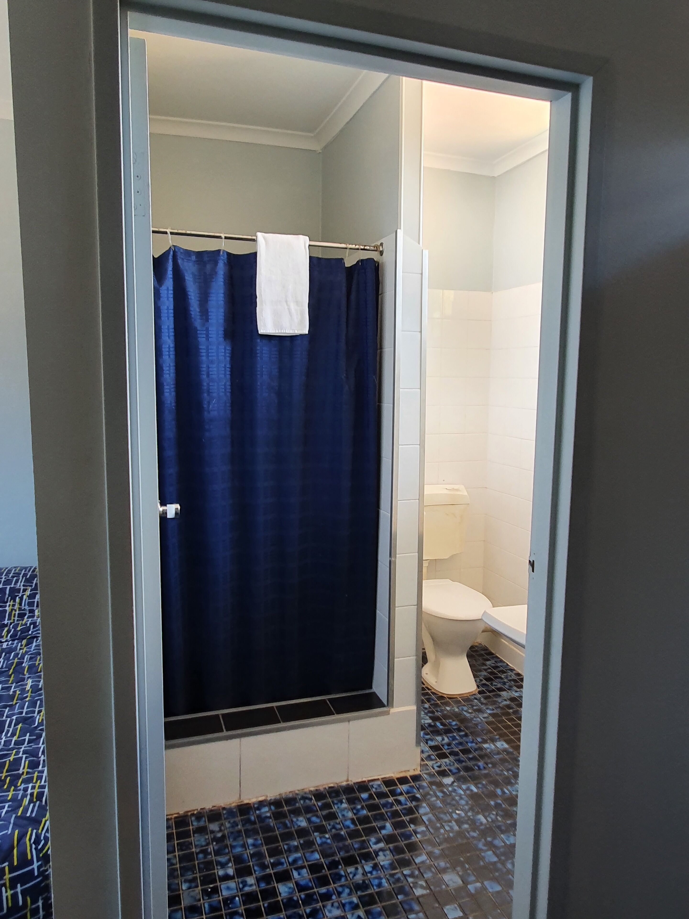 Standard Room (Queen 2 singles) | Bathroom | Towels
