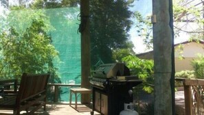 BBQ/picnic area - Sunbird Motel (Julago)