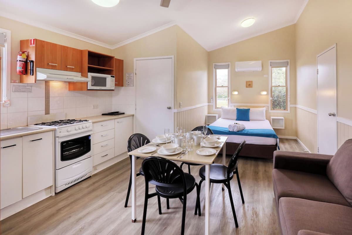 Chambre Standard, non-fumeur, coin cuisine (Queen Duplex) | Coin séjour