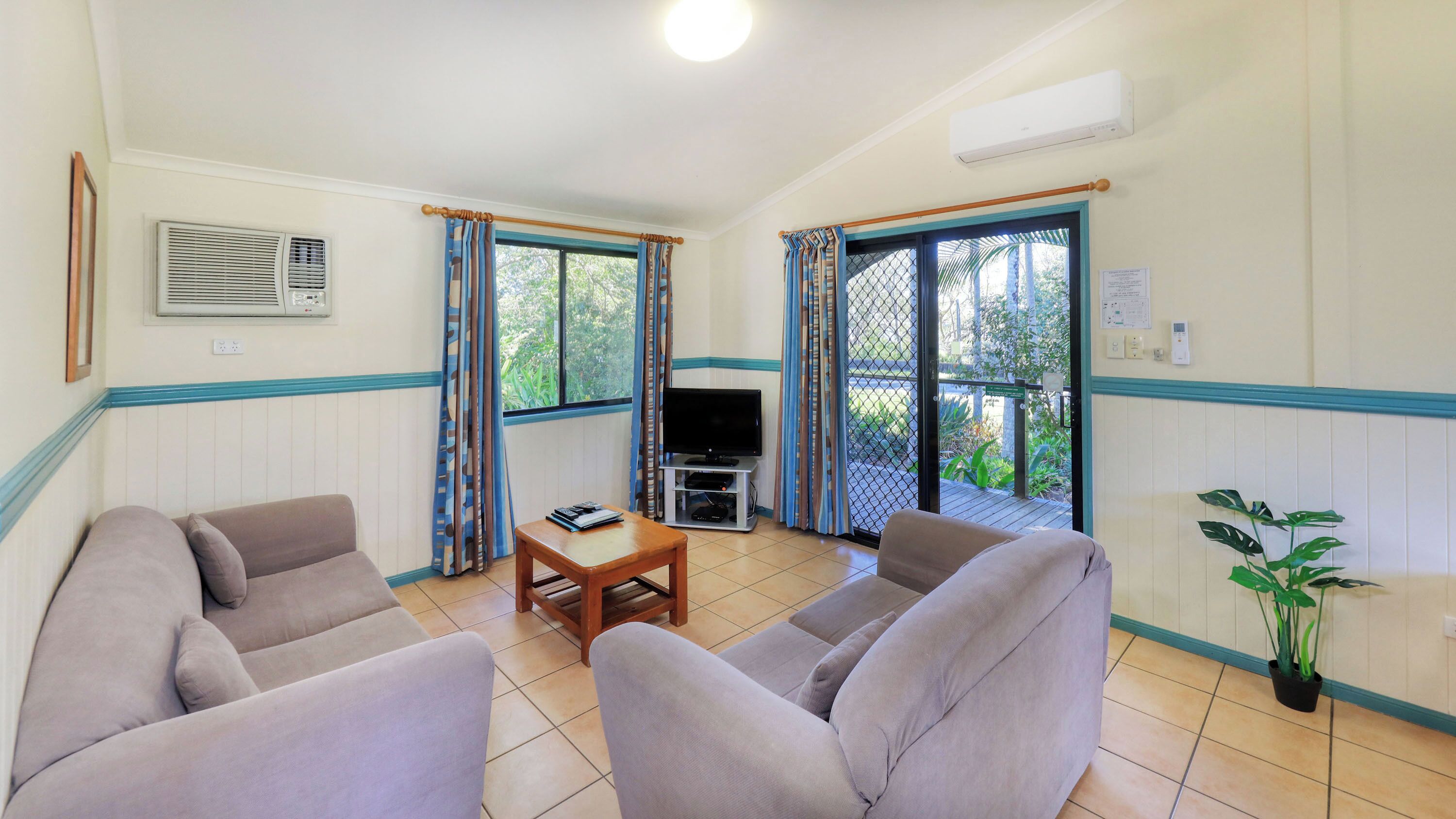 Spa Cabin | Living area | Flat-screen TV, DVD player