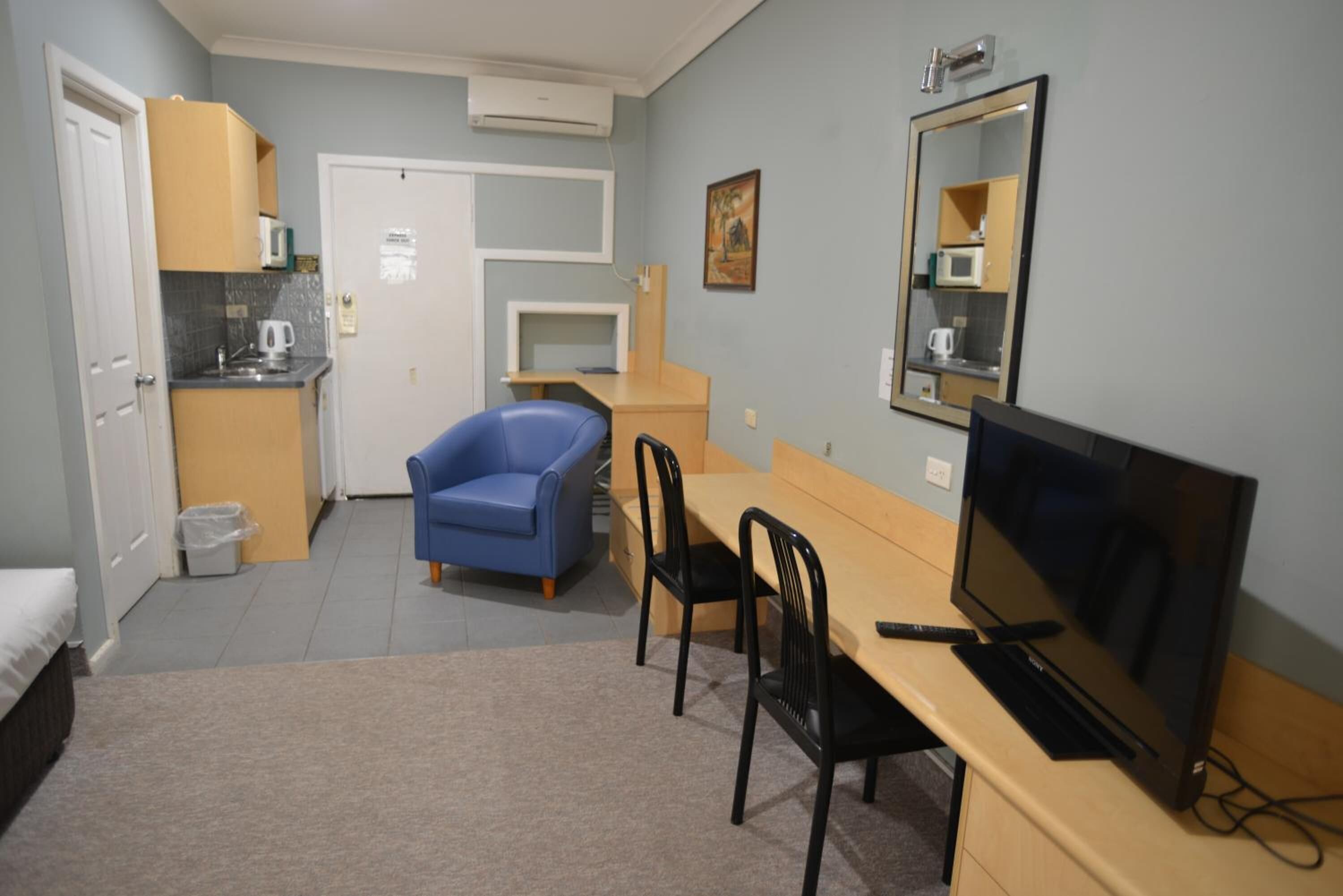 Fridge, microwave, coffee/tea maker, electric kettle