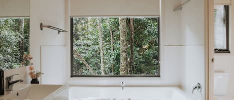 Standard Villa, River View | Bathroom