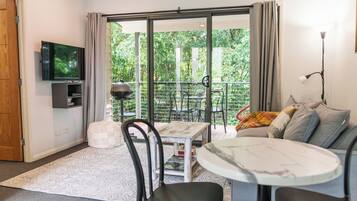 Deluxe Villa, River View | Blackout curtains, soundproofing, iron/ironing board, cots/infant beds