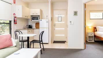 1 habitación, cortinas blackout y sistema de insonorización