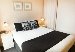 熨斗/熨衫板、免費 Wi-Fi、床單