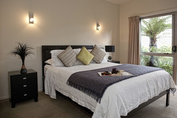 Chambre Standard, 1 grand lit, balcon, vue sur le jardin | Vue de la chambre