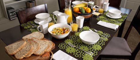 Free daily English breakfast