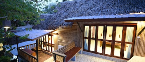 Hypo-allergenic bedding, desk, laptop workspace, free WiFi