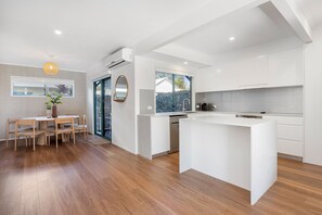 Superior Apartment, 3 Bedrooms | Private kitchen