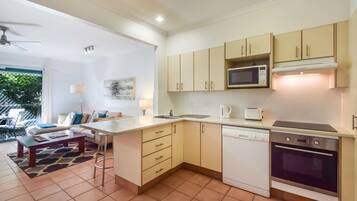 2 Bedrooms | Private kitchen | Full-size fridge, microwave, oven, stovetop