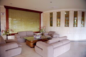 Coin salon dans le hall