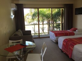 Deluxe Twin Room, 1 Bedroom, Kitchenette, Sea View | Room amenity