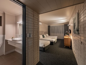 Familienzimmer | Individuell eingerichtet, Verdunkelungsvorhänge, WLAN, Bettwäsche