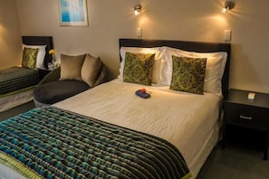 Iron/ironing board, free WiFi - Malones Motel (Rotorua)