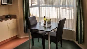 Makan di kamar