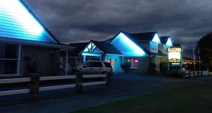 Malones Motel