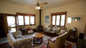 Living area - Green Gables Bed and Breakfast (Tilba Tilba)