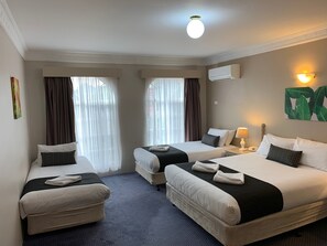 Family Room | Down duvets, desk, blackout curtains, iron/ironing board - Heritage Motor Inn Goulburn (Goulburn)