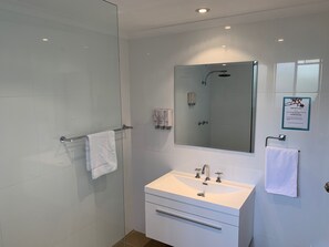 Bathroom - Heritage Motor Inn Goulburn (Goulburn)
