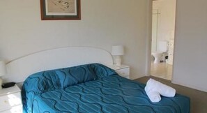 Tabla de planchar con plancha, cunas y camas plegables/adicionales 