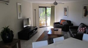 Full-sized fridge, microwave, coffee/tea maker, electric kettle