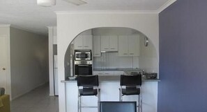 Full-sized fridge, microwave, coffee/tea maker, electric kettle