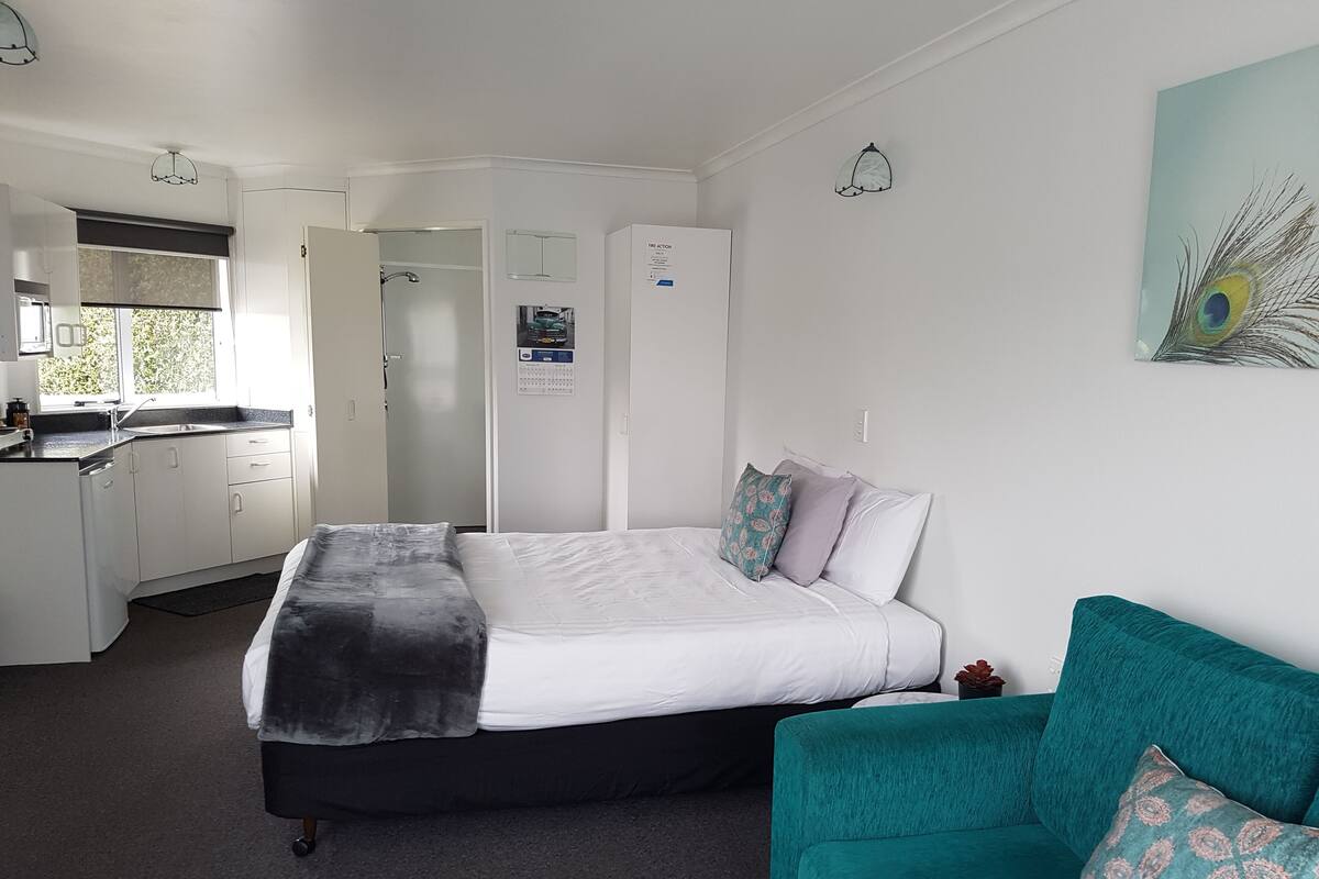 Iron/ironing board, free WiFi