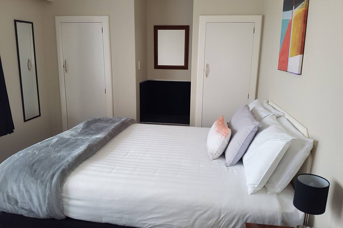 Iron/ironing board, free WiFi