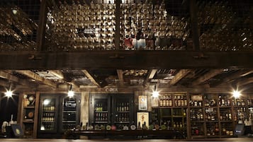 7 bars/lounges, rooftop bar, sports bar