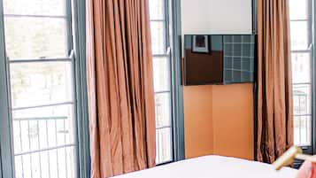 Deluxe Suite, 1 Queen Bed, Beach View