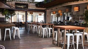 Vlak bij het strand, 6 strandbars