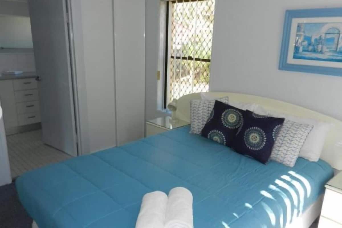 2 bedrooms, individually decorated, individually furnished