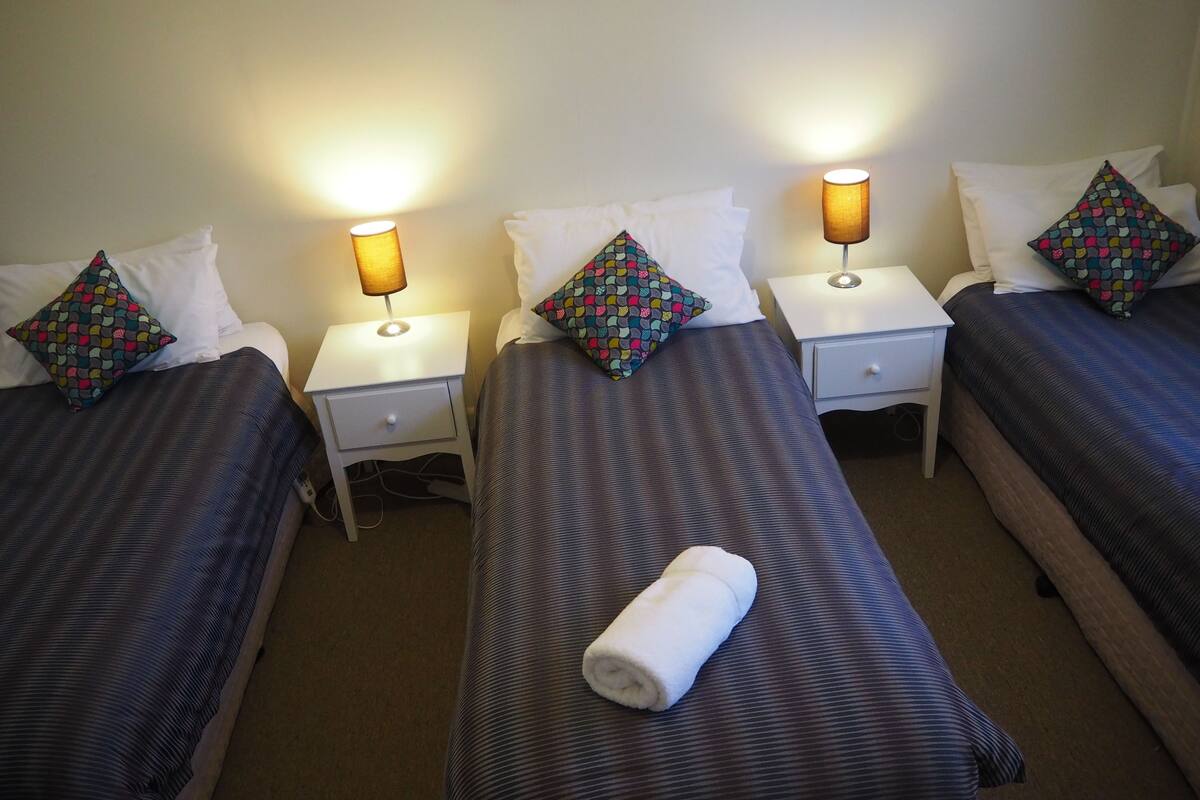 Standard Suite, 2 Bedrooms, Non Smoking, Kitchen (Unit 1) | 1 bedroom, bed sheets